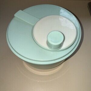 Vintage Berry Salad Spinner Small Handle Knob Green White Made In Taiwan
